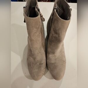 Loft Womans Gray Size 9 Booties